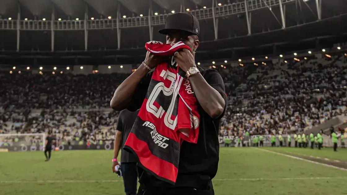 Flamengo Homenageia Vini Jr Após Prêmio de Melhor do Mundo