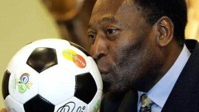Homenagem a Pelé: 2 Anos Sem o Rei do Futebol