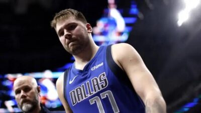 Luka Dončić deixa jogo de Natal com distensão na panturrilha