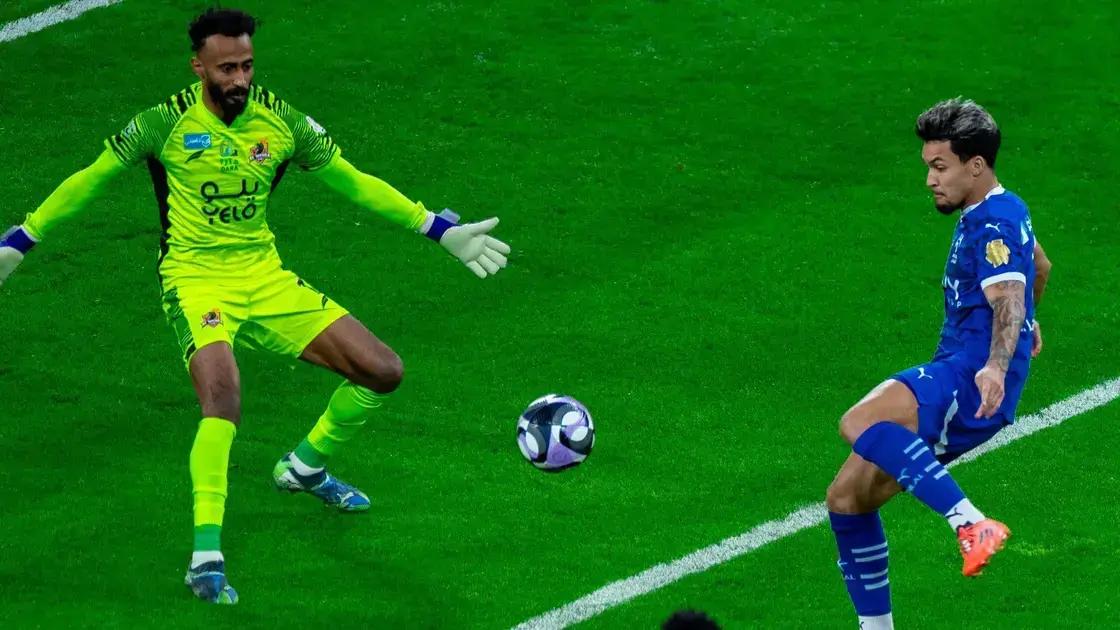 Al-Hilal vence Al-Wehda e se isola na liderança