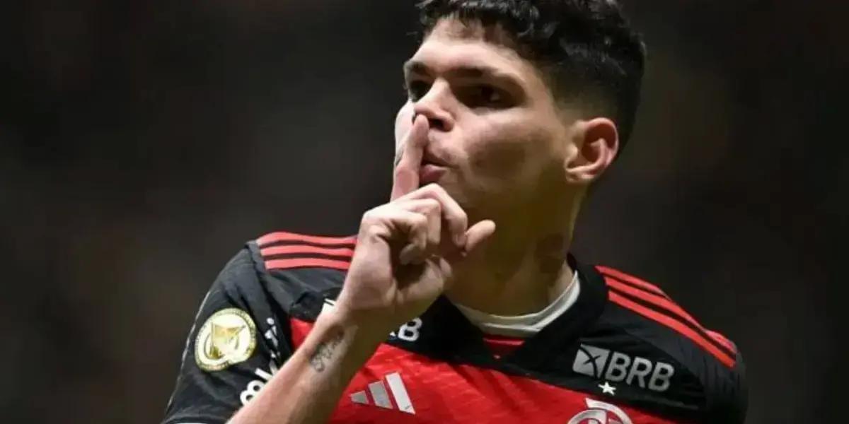 Ayrton Lucas: Grêmio e Flamengo em Negociação Quente