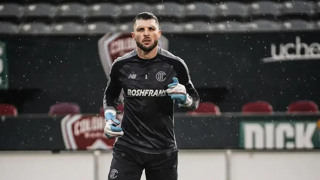 Grêmio Fecha com Tiago Volpi: O Que Esperar do Goleiro?