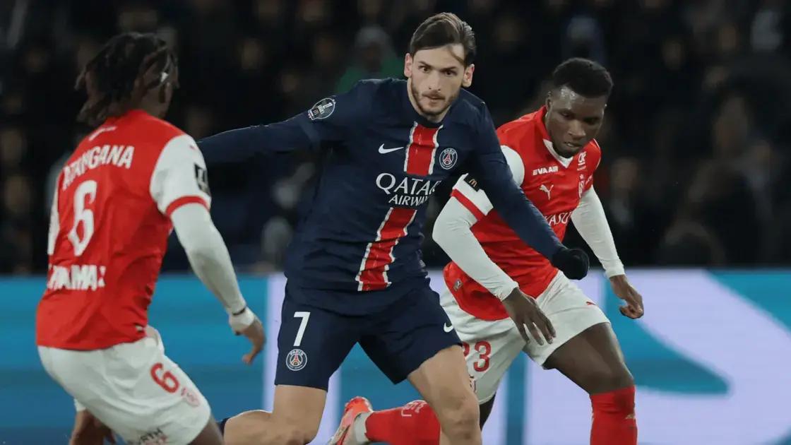 PSG Empata com Reims na Estreia de Kvaratskhelia