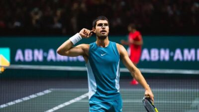 Alcaraz vence Hurkacz e enfrenta De Miñaur na final