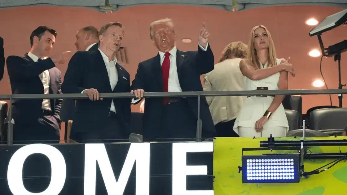 Donald Trump faz visita histórica ao Super Bowl da NFL