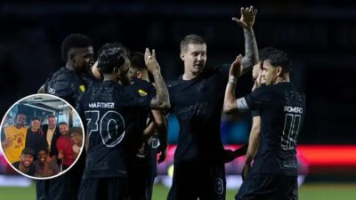 Enquanto Neymar festeja, veja o que os jogadores do Corinthians fazem