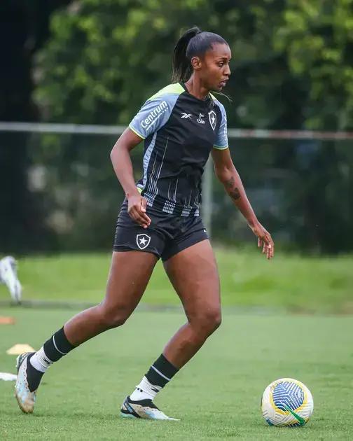 Fernanda Tipa: Novo Reforço do Botafogo Feminino em 2025