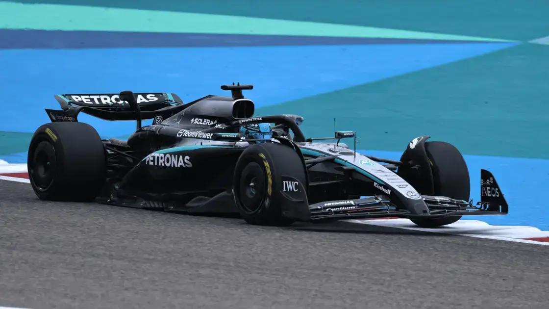 George Russell supera Verstappen e brilha nos testes da F1