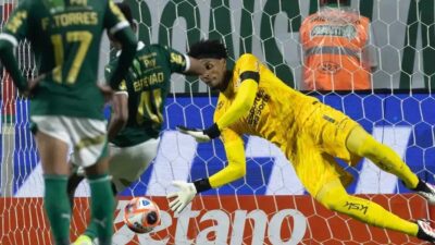 Hugo Souza brilha no derby e garante empate para o Corinthians