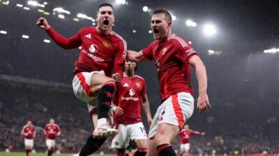 Manchester United Vence Ipswich Mesmo com um a Menos