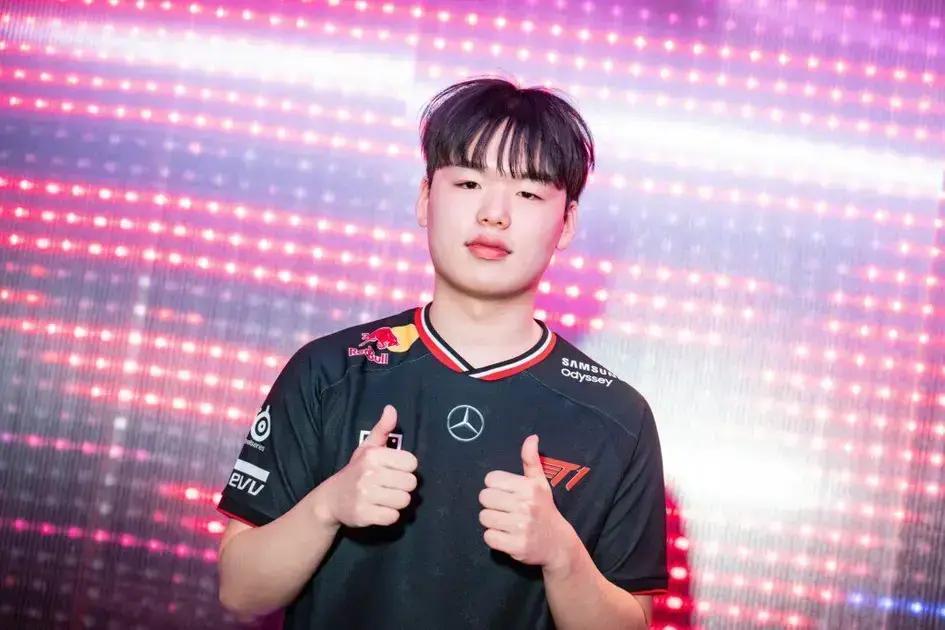 Smash é promovido ao time principal da T1 em LoL