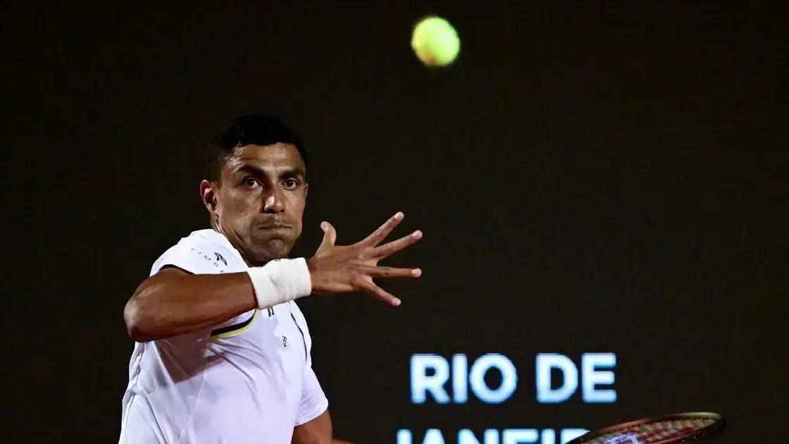 Thiago Monteiro avança às oitavas no Rio Open 2025