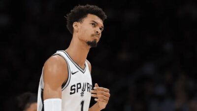 Wembanyama é diagnosticado com trombose e perderá temporada