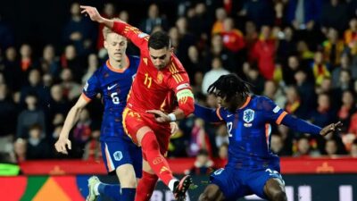 Espanha vence Holanda nos pênaltis e avança às semifinais