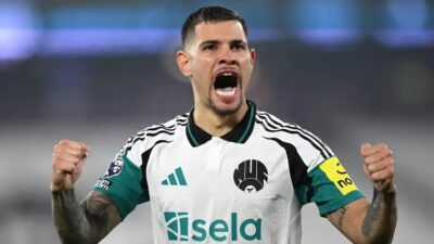 Newcastle vence West Ham e se aproxima do G4 do Inglês