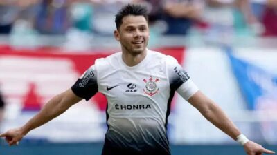 Romero Alcança 100 Participações em Gols pelo Corinthians