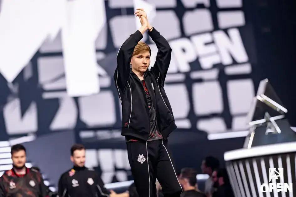 Falcons fará de m0NESY a maior transferência da história do CS
