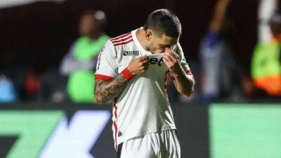Flamengo vence Vitória e conquista primeiro triunfo no Brasileirão