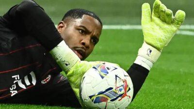 Goleiro Maignan sofre traumatismo craniano em jogo do Milan