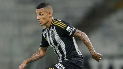 Guilherme Arana: Lesão Confirmada e Desfalque Contra o Santos