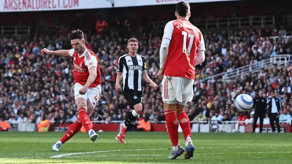 Arsenal Garante Vaga na Champions em Dia de Despedidas