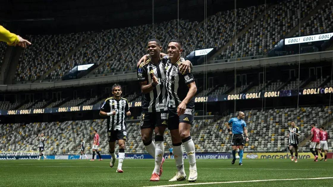 Atlético-MG vence Caracas e se aproxima da classificação