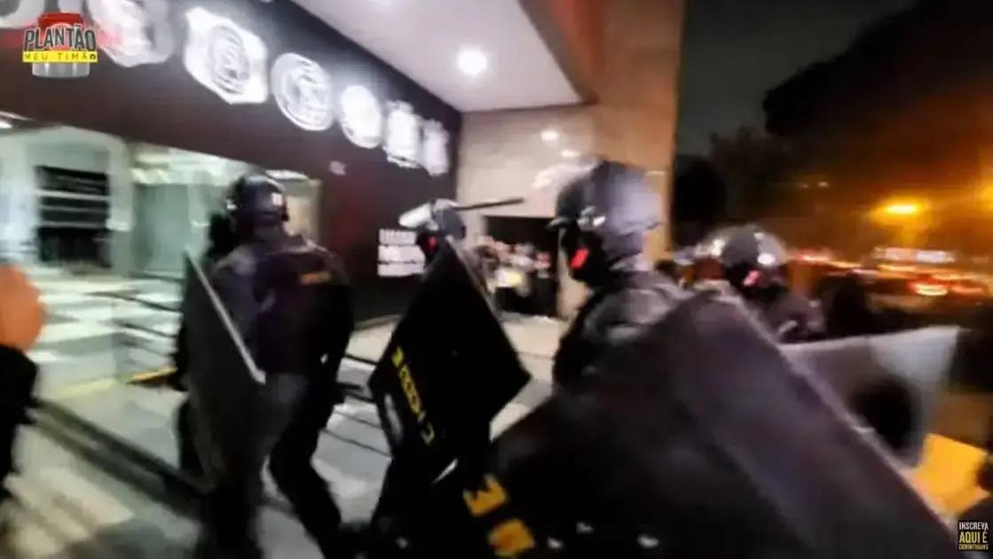 Augusto Melo tenta invadir presidência do Corinthians e polícia intervém
