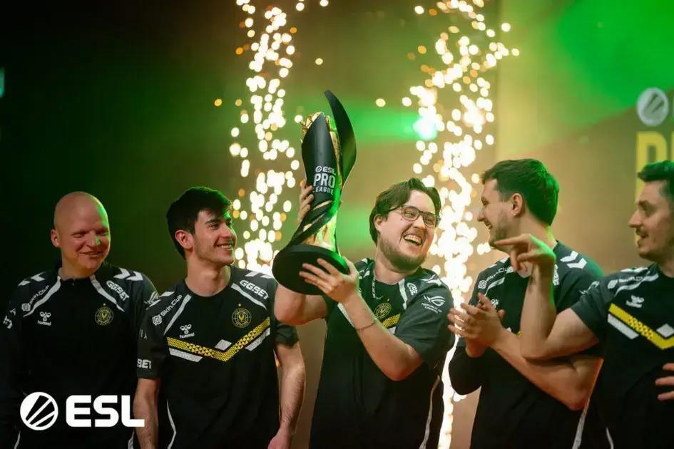 Vitality CS2: 5 Títulos e o que apEX Diz que Falta