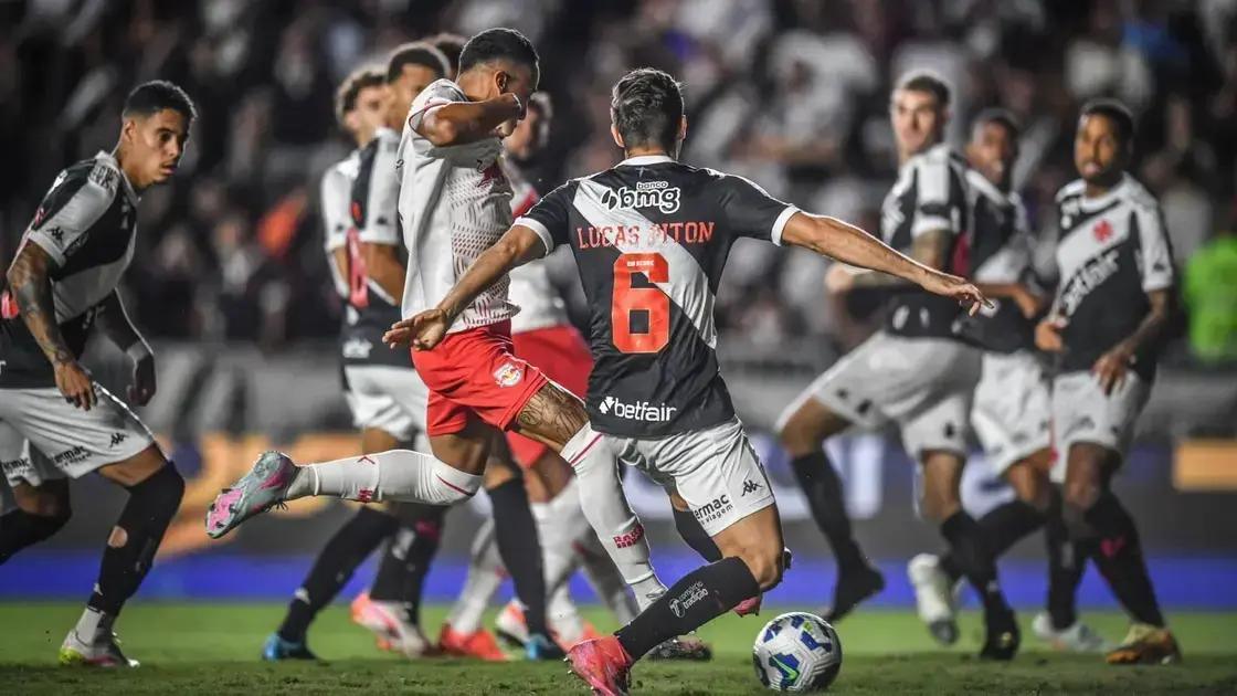Bragantino assume liderança do Brasileirão após vitória sobre Vasco