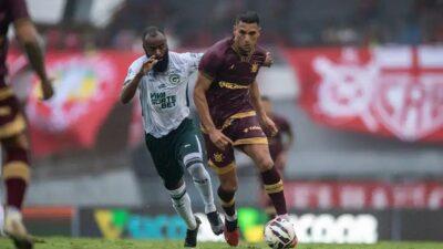 CRB vence líder Goiás e entra no G-4 da Série B