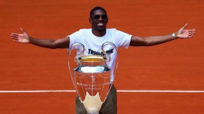 Dembélé PSG: Campeão que curte Roland Garros com taça da Champions