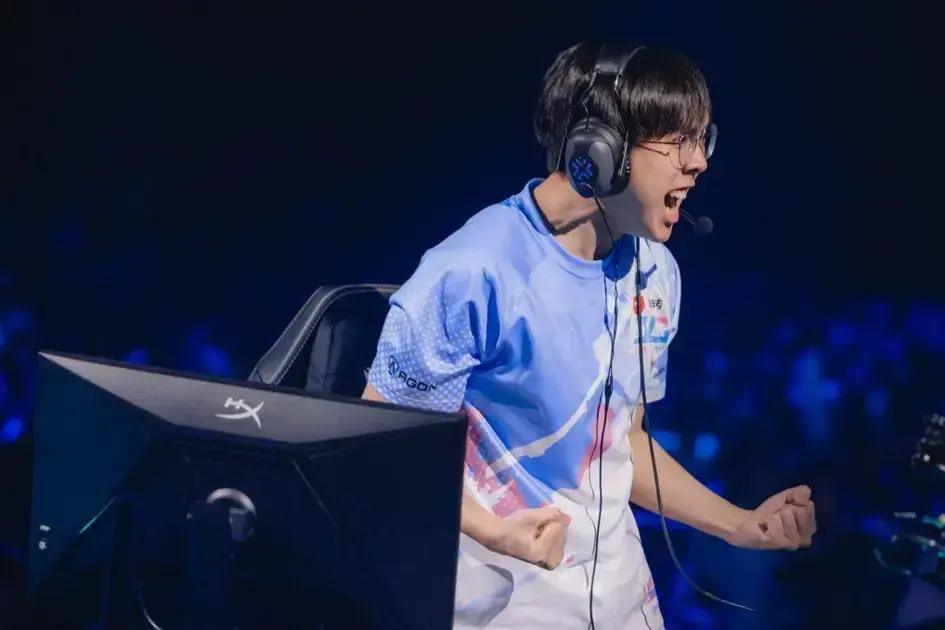 Bilibili Gaming vence G2 e avança na EWC 2025