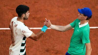 Final Wimbledon: Alcaraz e Sinner duelam por título histórico