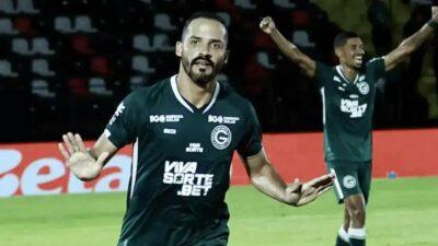 Goiás vence Athletico-PR e mantém pressão na liderança da Série B