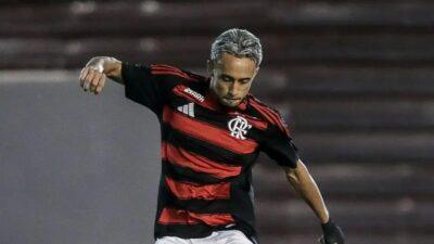 Matheus Gonçalves brilha no sub-20 e pede chances no Flamengo