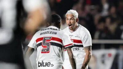 São Paulo vence Corinthians e volta a ganhar após 5 rodadas